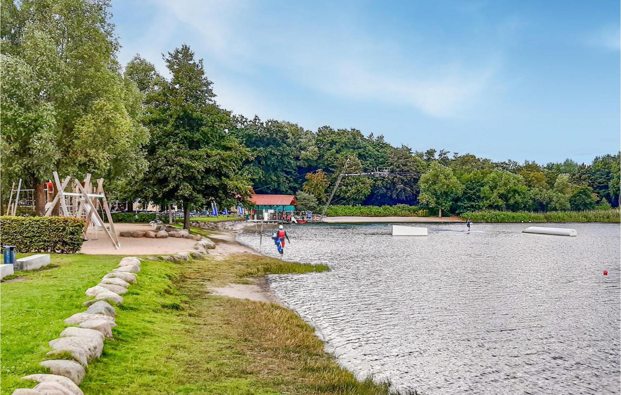 3 Bedroom Beautiful Home In Neubrandenburg Zewnętrze zdjęcie